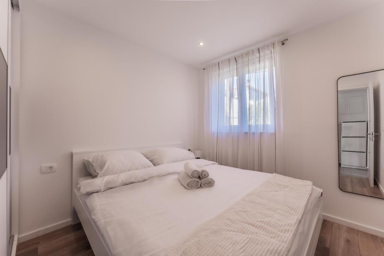 Bernie Apartments With A Pool Zadar Exterior photo
