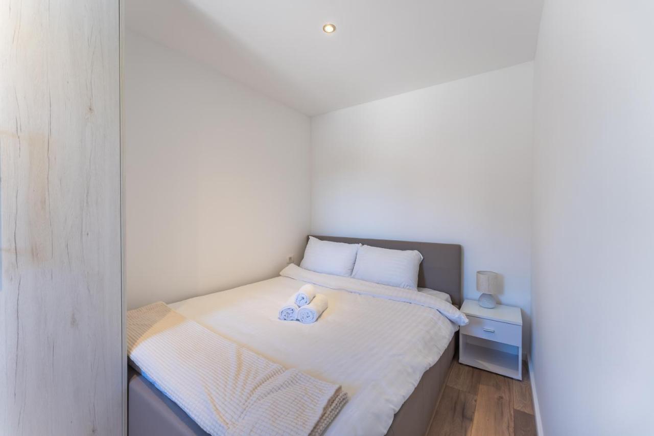 Bernie Apartments With A Pool Zadar Exterior photo