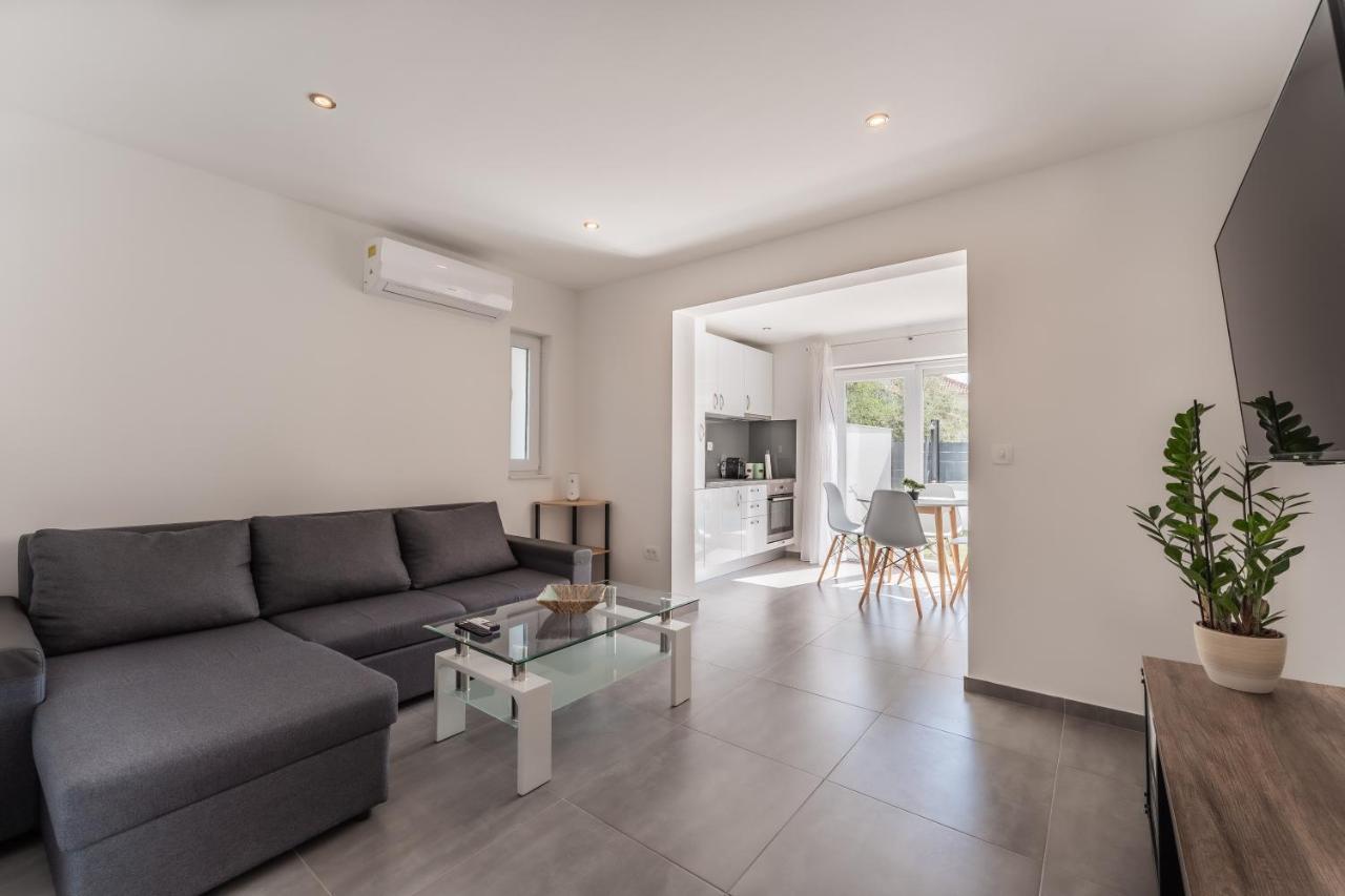 Bernie Apartments With A Pool Zadar Exterior photo
