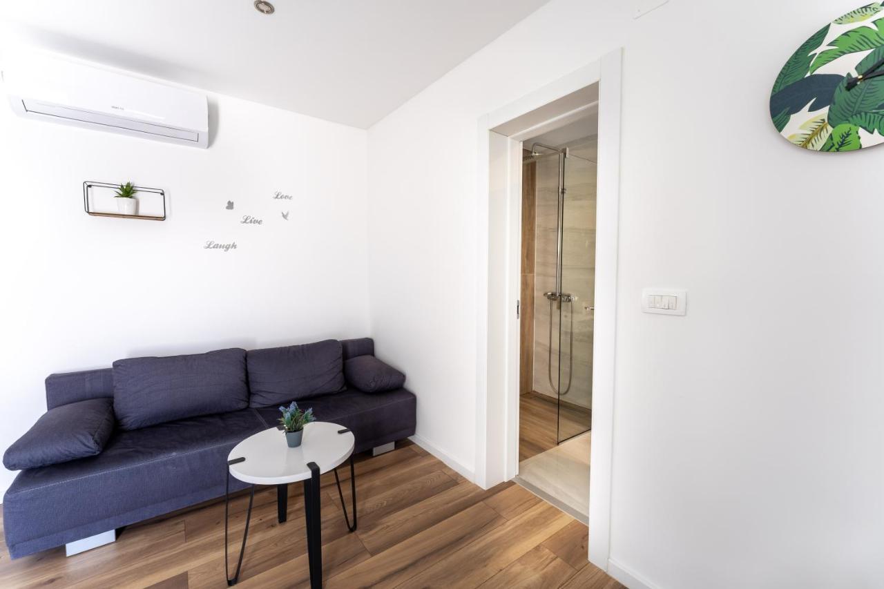 Bernie Apartments With A Pool Zadar Exterior photo