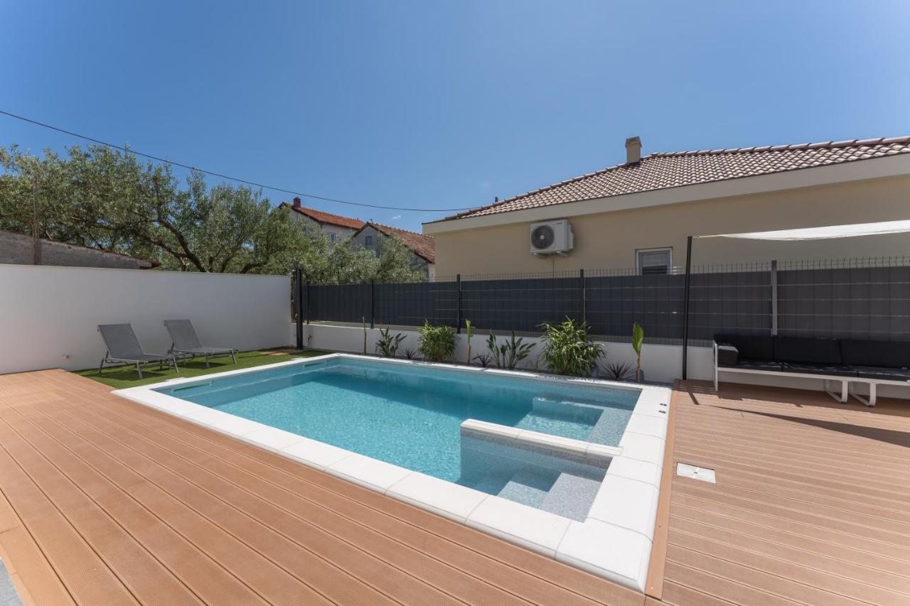 Bernie Apartments With A Pool Zadar Exterior photo